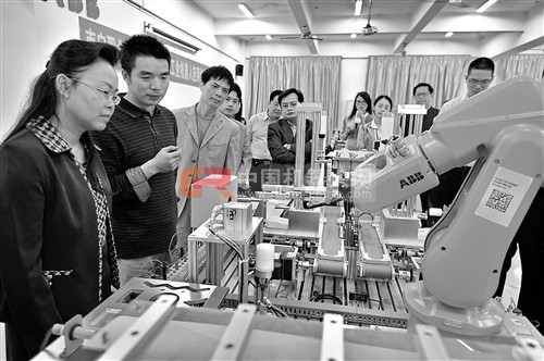 西南最大ABB机器人集成实训平台建成